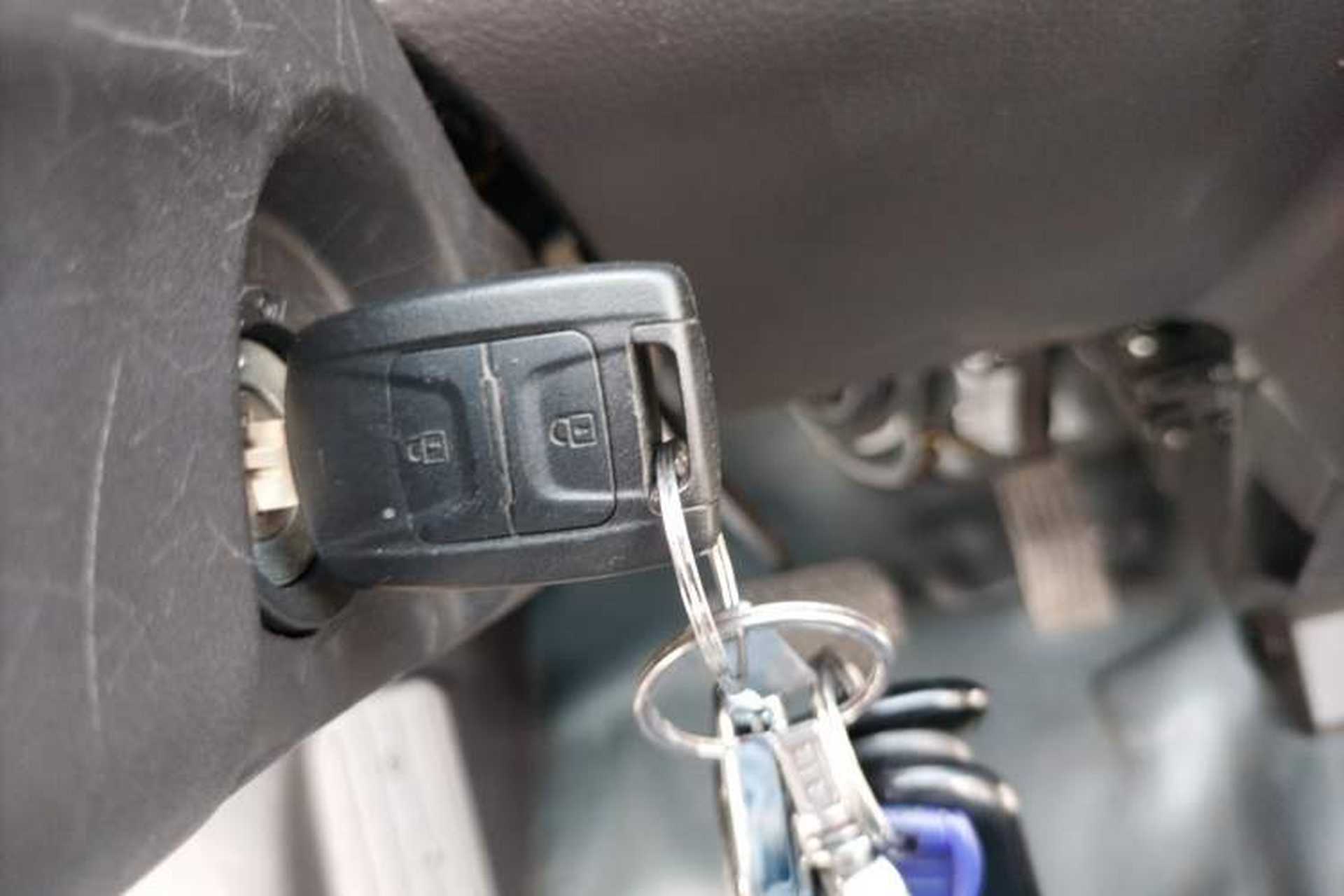 Used Wuling Rongguang EV 2022 Basic Passenger Bus Powered by Penghui Battery Vehicle Key