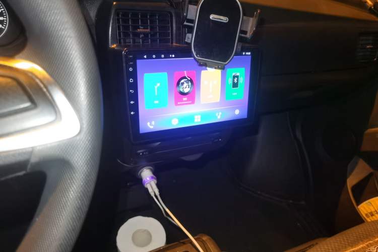 Used Wuling Rongguang EV 2022 Basic Passenger Bus Powered by Penghui Battery Audio And AC Panel
