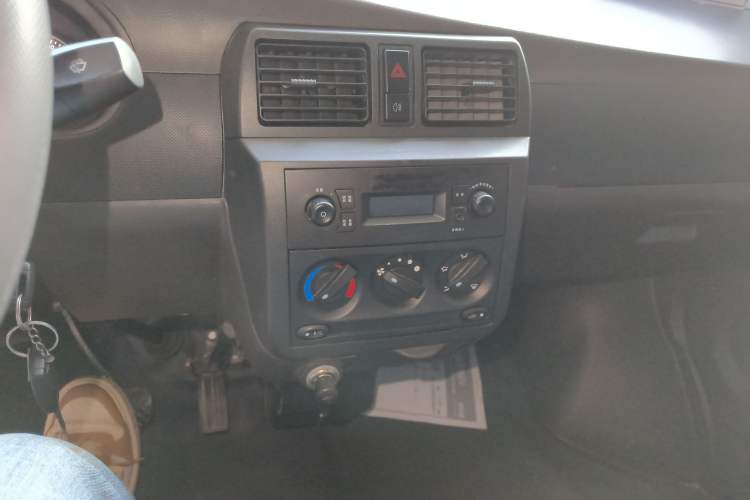 Used Wuling Rongguang EV 2022 Base Model Enclosed Cabin Vehicle 2 Seats CATL Audio And AC Panel