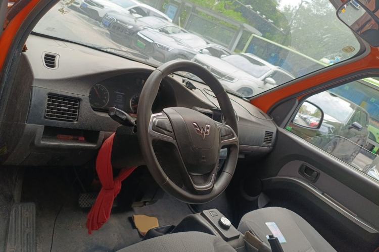 Used Wuling Rongguang EV 2022 Basic Model Enclosed-Window Vehicle with 2 Seats Equipped with Penghui Battery Center Console