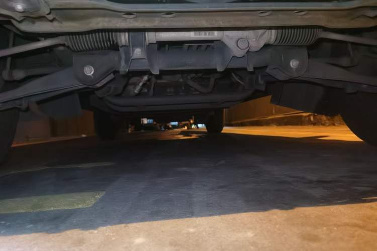 Used Wuling Rongguang EV 2022 Basic Passenger Bus Powered by Penghui Battery Chassis Front