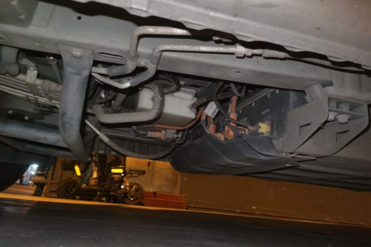 Used Wuling Rongguang EV 2022 Basic Passenger Bus Powered by Penghui Battery Chassis Front Left