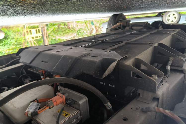 Used Wuling Rongguang EV 2022 Basic Passenger Bus Powered by Penghui Battery Chassis Front Right