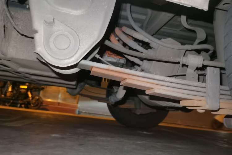 Used Wuling Rongguang EV 2022 Basic Passenger Bus Powered by Penghui Battery Chassis Rear Left