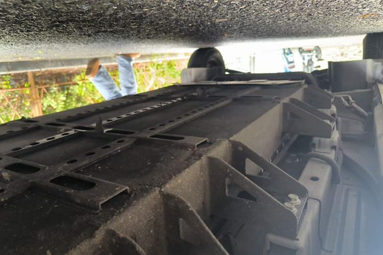 Used Wuling Rongguang EV 2022 Basic Passenger Bus Powered by Penghui Battery Chassis Rear Left