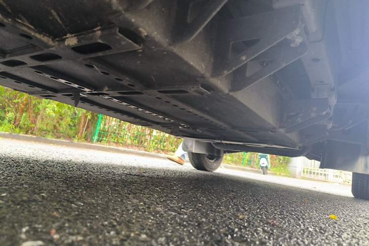 Used Wuling Rongguang EV 2022 Basic Passenger Bus Powered by Penghui Battery Chassis Rear Right