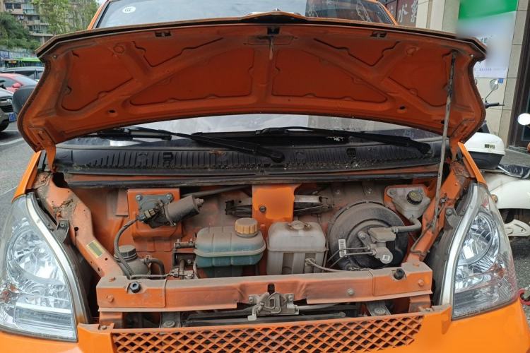 Used Wuling Rongguang EV 2022 Basic Model Enclosed-Window Vehicle with 2 Seats Equipped with Penghui Battery Engine Bay
