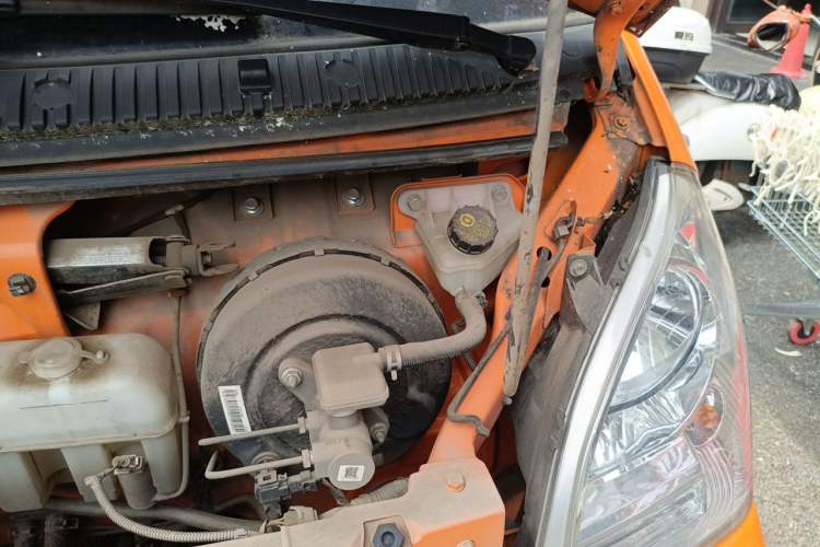 Used Wuling Rongguang EV 2022 Basic Model Enclosed-Window Vehicle with 2 Seats Equipped with Penghui Battery Engine Bay Left