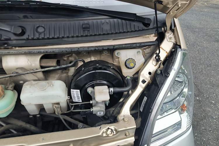 Used Wuling Rongguang EV 2022 Basic Passenger Bus Powered by Penghui Battery Engine Bay Left
