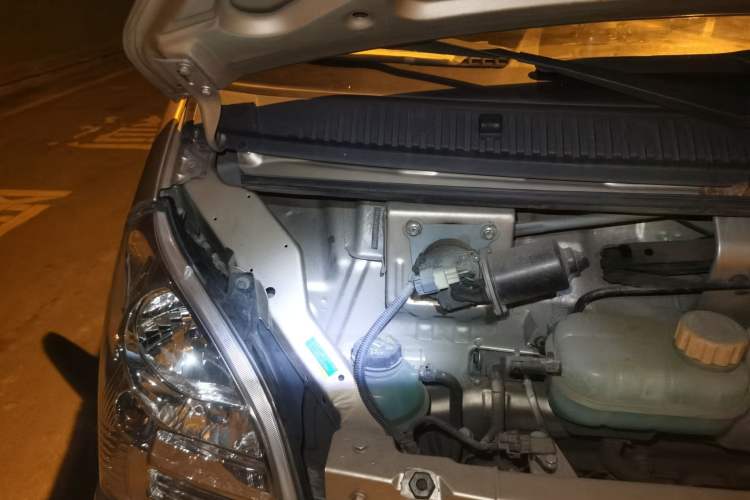 Used Wuling Rongguang EV 2022 Basic Passenger Bus Powered by Penghui Battery Engine Bay Right