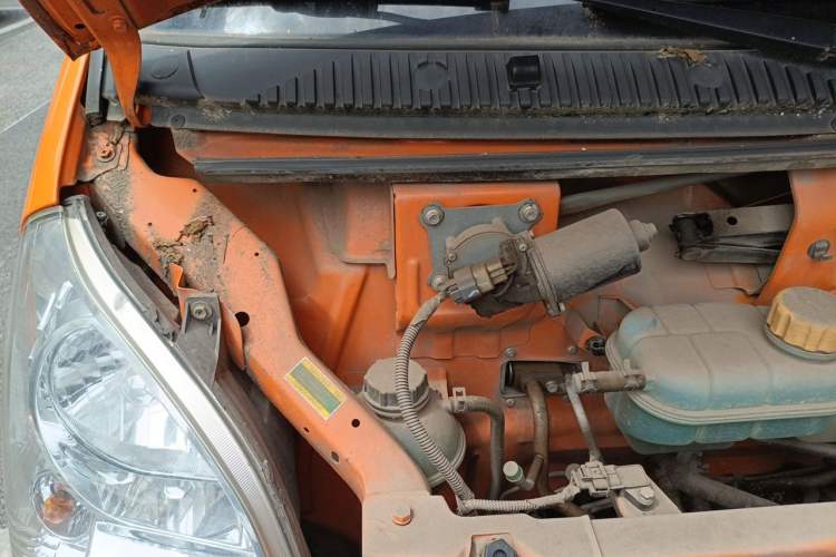 Used Wuling Rongguang EV 2022 Basic Model Enclosed-Window Vehicle with 2 Seats Equipped with Penghui Battery Engine Bay Right