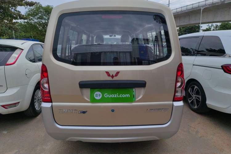 Used Wuling Rongguang EV 2022 Basic Passenger Bus Powered by Penghui Battery Exterior 4