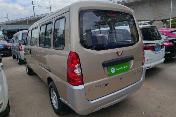 Used Wuling Rongguang EV 2022 Basic Passenger Bus Powered by Penghui Battery Exterior 5