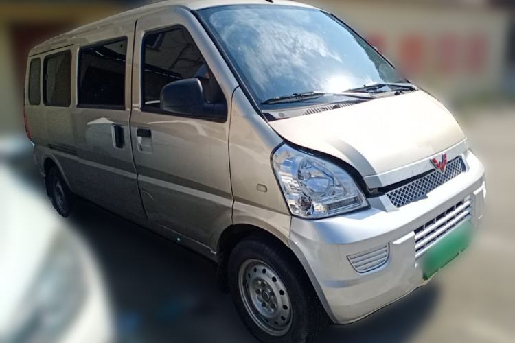 Used Wuling Rongguang EV 2022 Basic Passenger Bus Powered by Penghui Battery Front Right 45 Deg