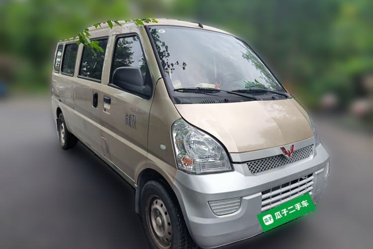 Used Wuling Rongguang EV 2022 Basic Passenger Bus Powered by Penghui Battery Front Right 45 Deg
