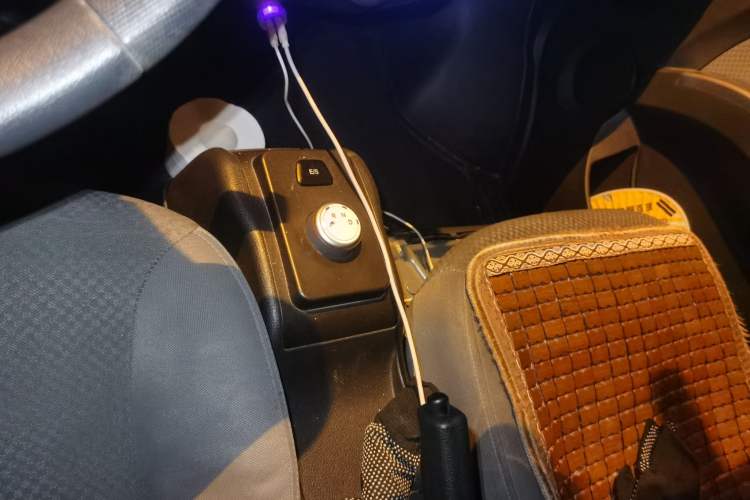 Used Wuling Rongguang EV 2022 Basic Passenger Bus Powered by Penghui Battery Gear Lever
