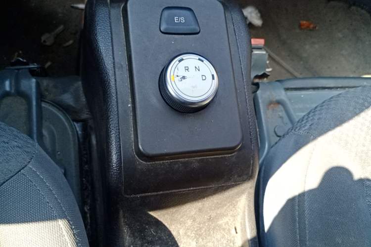 Used Wuling Rongguang EV 2022 Basic Passenger Bus Powered by Penghui Battery Gear Lever
