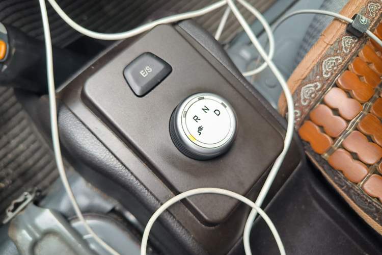 Used Wuling Rongguang EV 2022 Basic Passenger Bus Powered by Penghui Battery Gear Lever