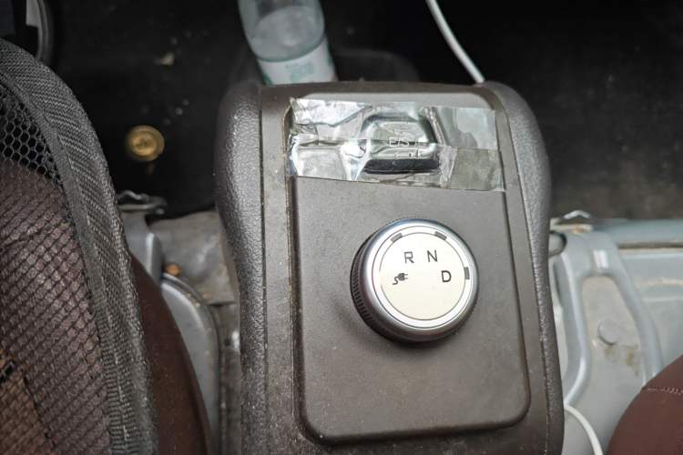 Used Wuling Rongguang EV 2022 Basic Passenger Bus Powered by Penghui Battery Gear Lever