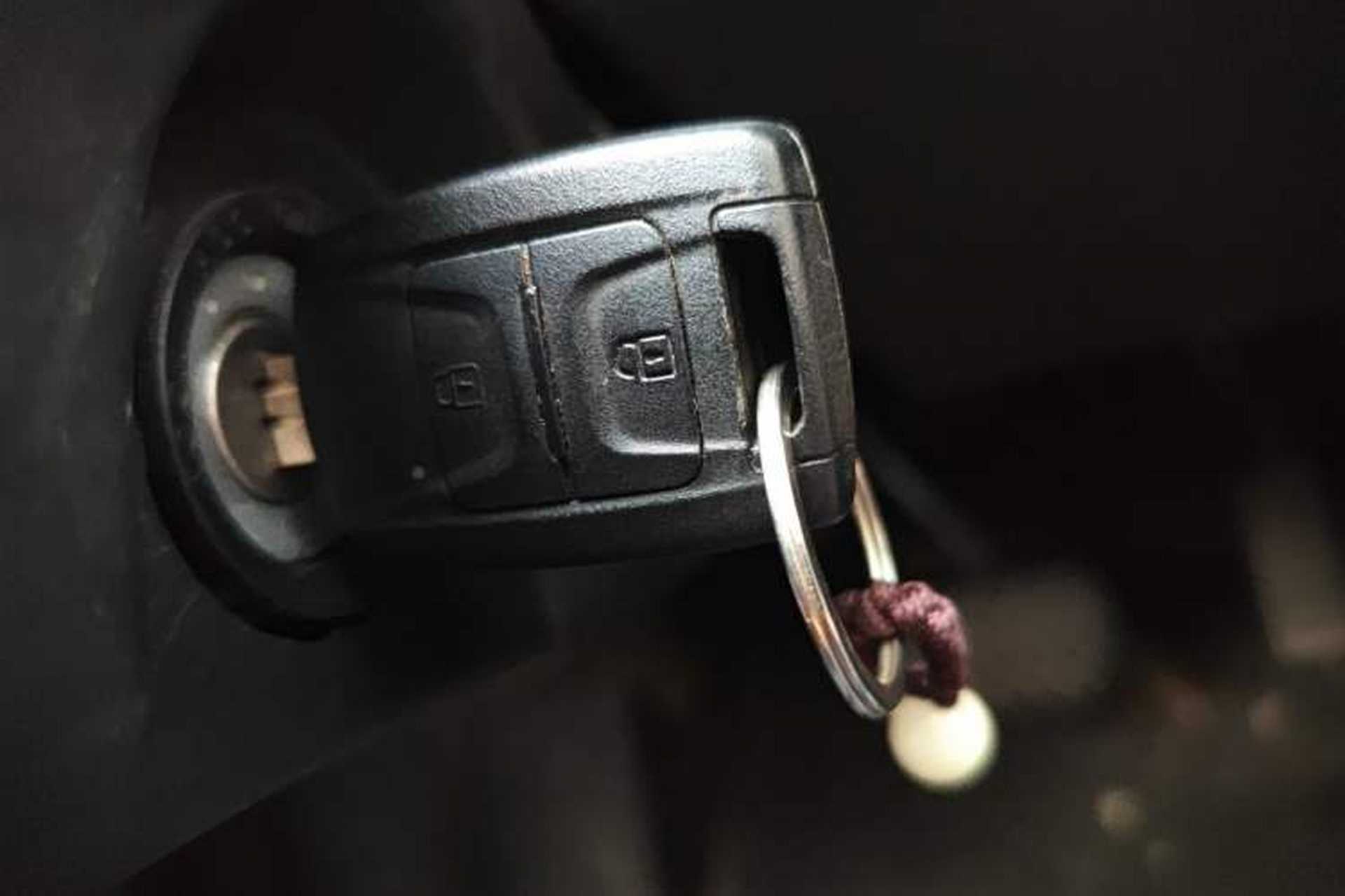 Used Wuling Rongguang EV 2022 Basic Passenger Bus Powered by Penghui Battery Interior 1