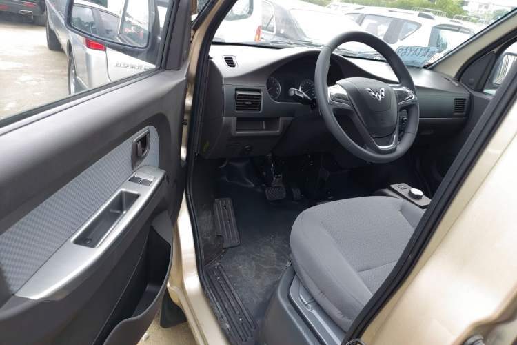 Used Wuling Rongguang EV 2022 Basic Passenger Bus Powered by Penghui Battery Interior 2