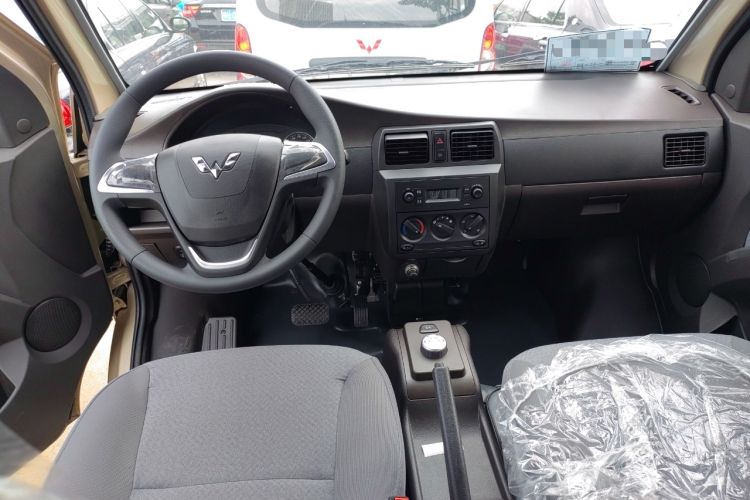 Used Wuling Rongguang EV 2022 Basic Passenger Bus Powered by Penghui Battery Interior 3