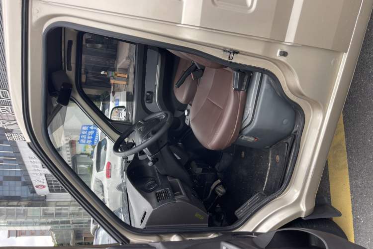 Used Wuling Rongguang EV 2022 Basic Passenger Bus Powered by Penghui Battery Interior 4