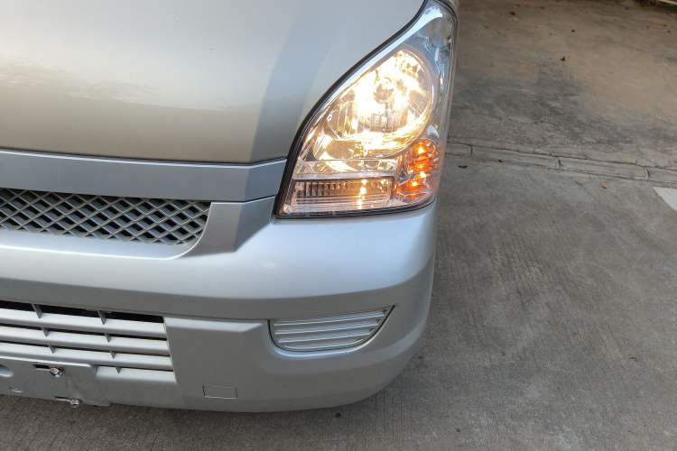 Used Wuling Rongguang EV 2022 Base Model Enclosed Cabin Vehicle 2 Seats CATL Left Front Headlight
