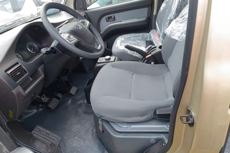 Used Wuling Rongguang EV 2022 Basic Passenger Bus Powered by Penghui Battery Left Front Seat