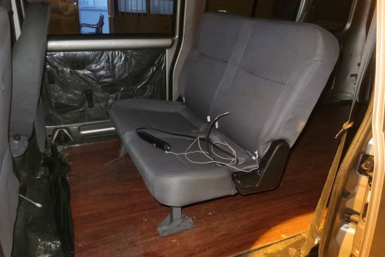 Used Wuling Rongguang EV 2022 Basic Passenger Bus Powered by Penghui Battery Left Rear Seat