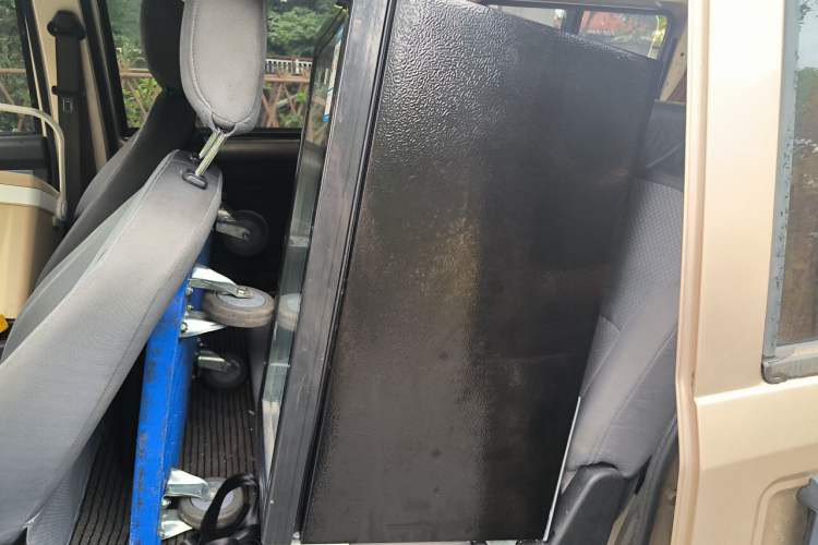Used Wuling Rongguang EV 2022 Basic Passenger Bus Powered by Penghui Battery Left Rear Seat