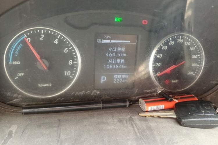 Used Wuling Rongguang EV 2022 Basic Model Enclosed-Window Vehicle with 2 Seats Equipped with Penghui Battery Odometer Close Up