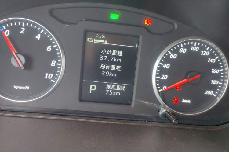 Used Wuling Rongguang EV 2022 Basic Passenger Bus Powered by Penghui Battery Odometer Close Up