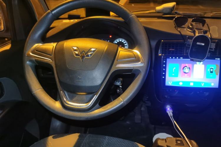 Used Wuling Rongguang EV 2022 Basic Passenger Bus Powered by Penghui Battery Steering Wheel