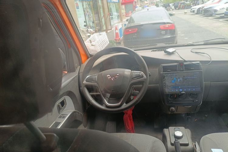 Used Wuling Rongguang EV 2022 Basic Model Enclosed-Window Vehicle with 2 Seats Equipped with Penghui Battery Steering Wheel