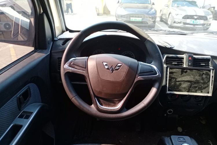 Used Wuling Rongguang EV 2022 Basic Passenger Bus Powered by Penghui Battery Steering Wheel