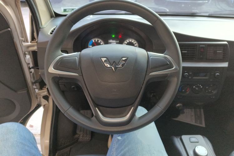 Used Wuling Rongguang EV 2022 Base Model Enclosed Cabin Vehicle 2 Seats CATL Steering Wheel