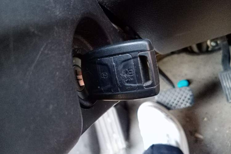 Used Wuling Rongguang EV 2022 Basic Passenger Bus Powered by Penghui Battery Vehicle Key