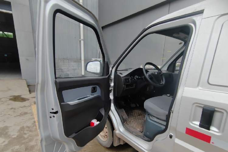 Used Wuling Rongguang EV 2023 Base Model Enclosed-Window Vehicle with 2 Seats Powered by Huating Battery Exterior 6