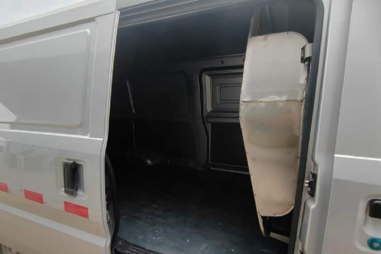 Used Wuling Rongguang EV 2023 Base Model Enclosed-Window Vehicle with 2 Seats Powered by Huating Battery Exterior 7