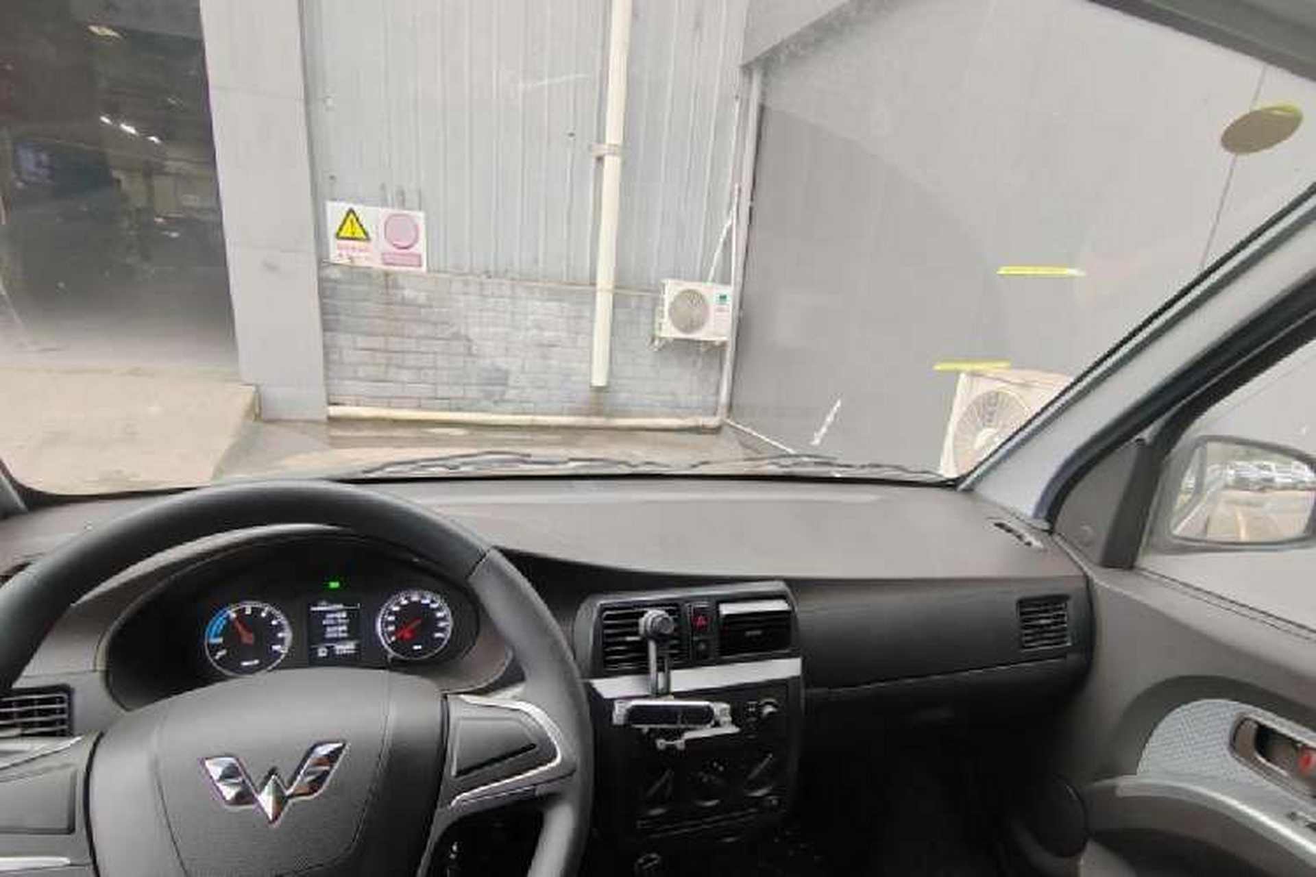 Used Wuling Rongguang EV 2023 Base Model Enclosed-Window Vehicle with 2 Seats Powered by Huating Battery Interior 1