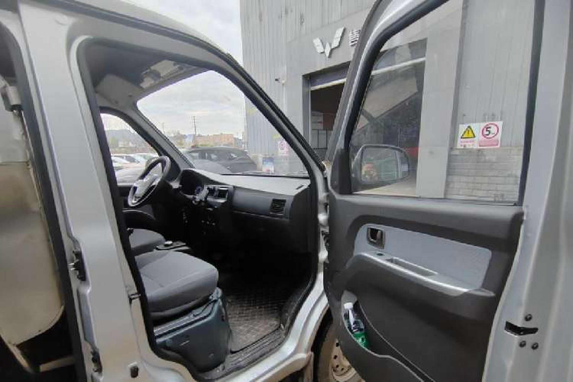 Used Wuling Rongguang EV 2023 Base Model Enclosed-Window Vehicle with 2 Seats Powered by Huating Battery Interior 5