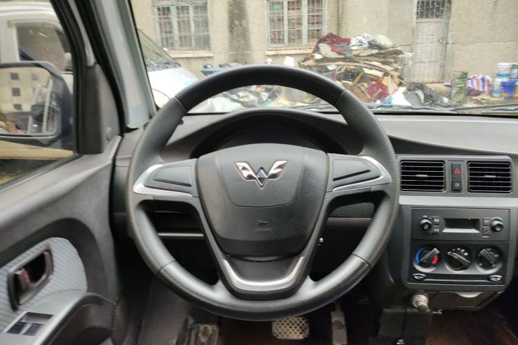 Used Wuling Rongguang EV 2023 Base Model Passenger Bus with Huating Battery Steering Wheel