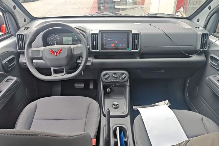 Used Wuling Rongguang EV 2026 Model 310km Standard Bus Version Center Console