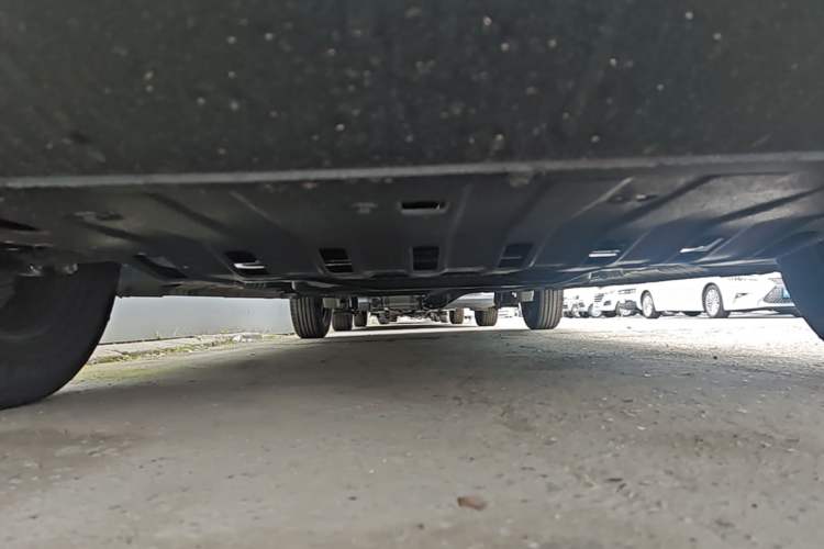 Used Wuling Rongguang EV 2026 Model 310km Standard Bus Version Chassis Front