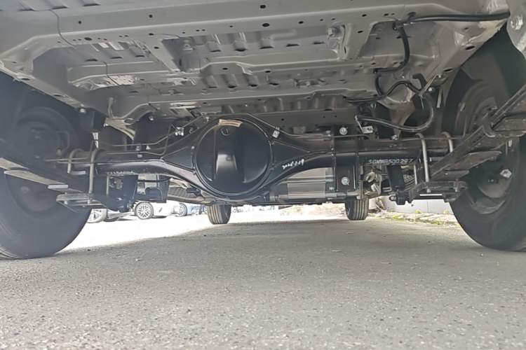 Used Wuling Rongguang EV 2026 Model 310km Standard Bus Version Chassis Rear