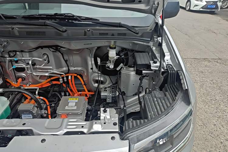 Used Wuling Rongguang EV 2026 Model 310km Standard Bus Version Engine Bay Left