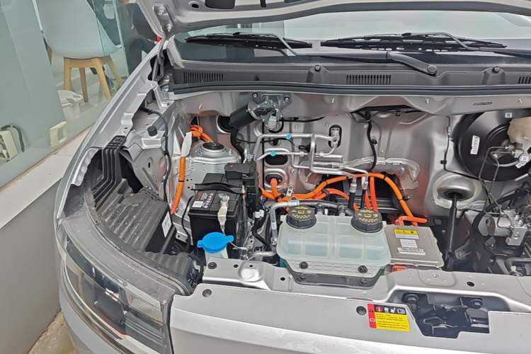 Used Wuling Rongguang EV 2026 Model 310km Standard Bus Version Engine Bay Right