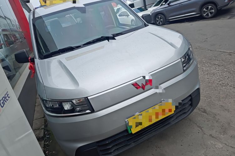 Used Wuling Rongguang EV 2026 Model 310km Standard Bus Version Front Right 45 Deg