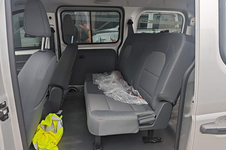 Used Wuling Rongguang EV 2026 Model 310km Standard Bus Version Left Rear Seat